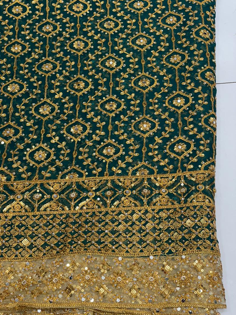 خرید پارچه حریر سبز رنگ حاشیه دار و آینه ای و سوزندوزی شده