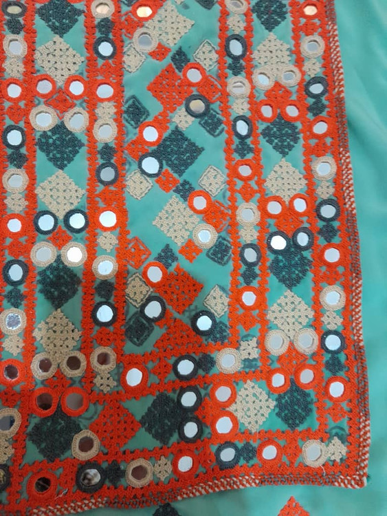 لباس کامل دست دوز پریوالی، دوخت آینه و پلیوار سوزندوزی بلوچی فاخر و ارزشمند