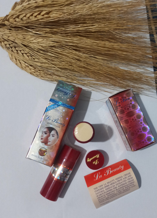 خرید اینترنتی کرم سفیدکننده بسیار قوی ضدلک عالی پوست صورت لا بیوتی اصل تایلند