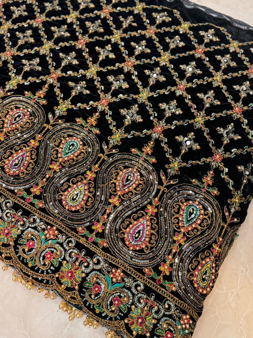 خرید و قیمت پارچه مخمل سوزندوزی حاشیه دار عرض ۱۱۰  در چند ترکیب رنگ مختلف فروش متری
