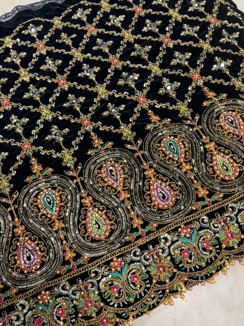 سفارش اینترنتی پارچه مخمل سوزندوزی حاشیه دار عرض ۱۱۰  در دو ترکیب رنگ مختلف فروش متری