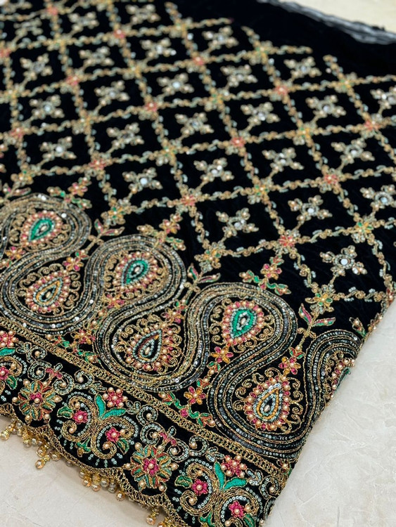 خرید اینترنتی پارچه مخمل سوزندوزی حاشیه دار عرض ۱۱۰ در دو ترکیب رنگ مختلف فروش متری