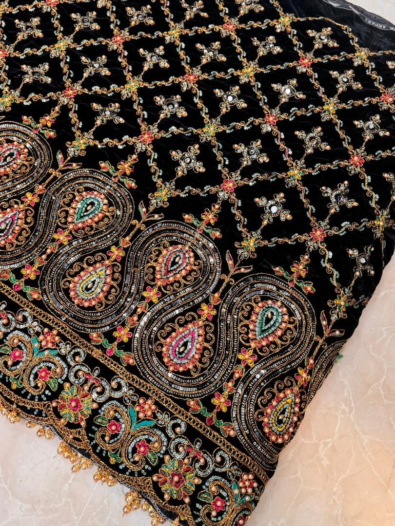 خرید و قیمت پارچه مخمل سوزندوزی حاشیه دار عرض ۱۱۰  در دو ترکیب رنگ مختلف فروش متری