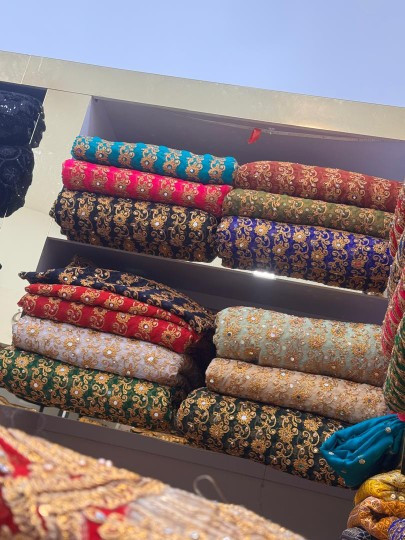 قیمت و خرید پارچه حریر سوزندوزی مجلسی و بسیار شیک و مد روز دنیا حاشیه دار فروش فقط متری