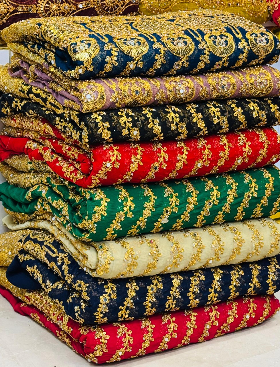 خرید و قیمت پارچه حریر سوزندوزی پرکار مجلسی و بسیار شیک و مد روز دنیا حاشیه دار فروش فقط متری