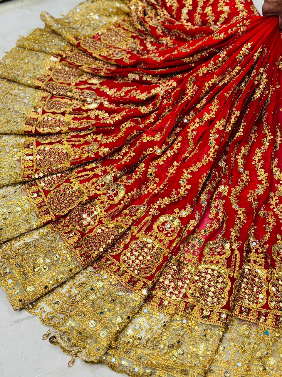 خرید اینترنتی پارچه حریر سوزندوزی مجلسی و بسیار شیک و مد روز دنیا حاشیه دار فروش فقط متری