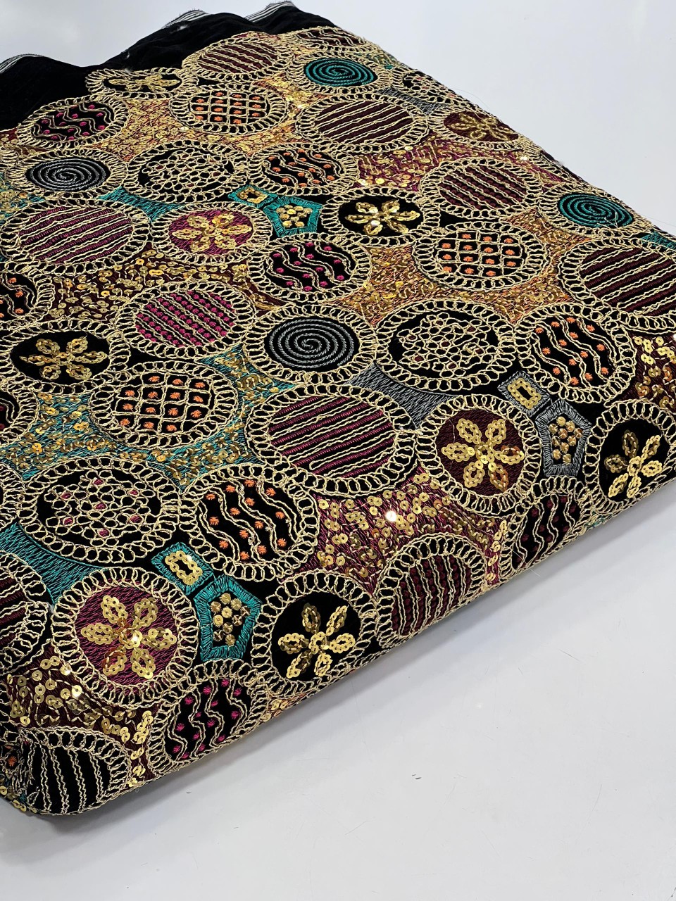 خرید اینترنتی پارچه مخمل سوزندوزی شیک و مجلسی فروش فقط متری