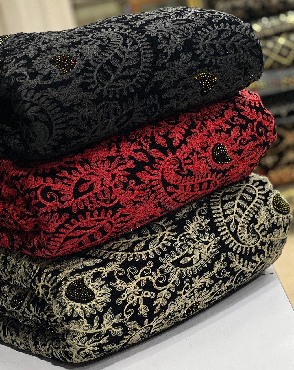 خرید و قیمت پارچه مخمل سوزندوزی شیک و مجلسی فروش فقط متری