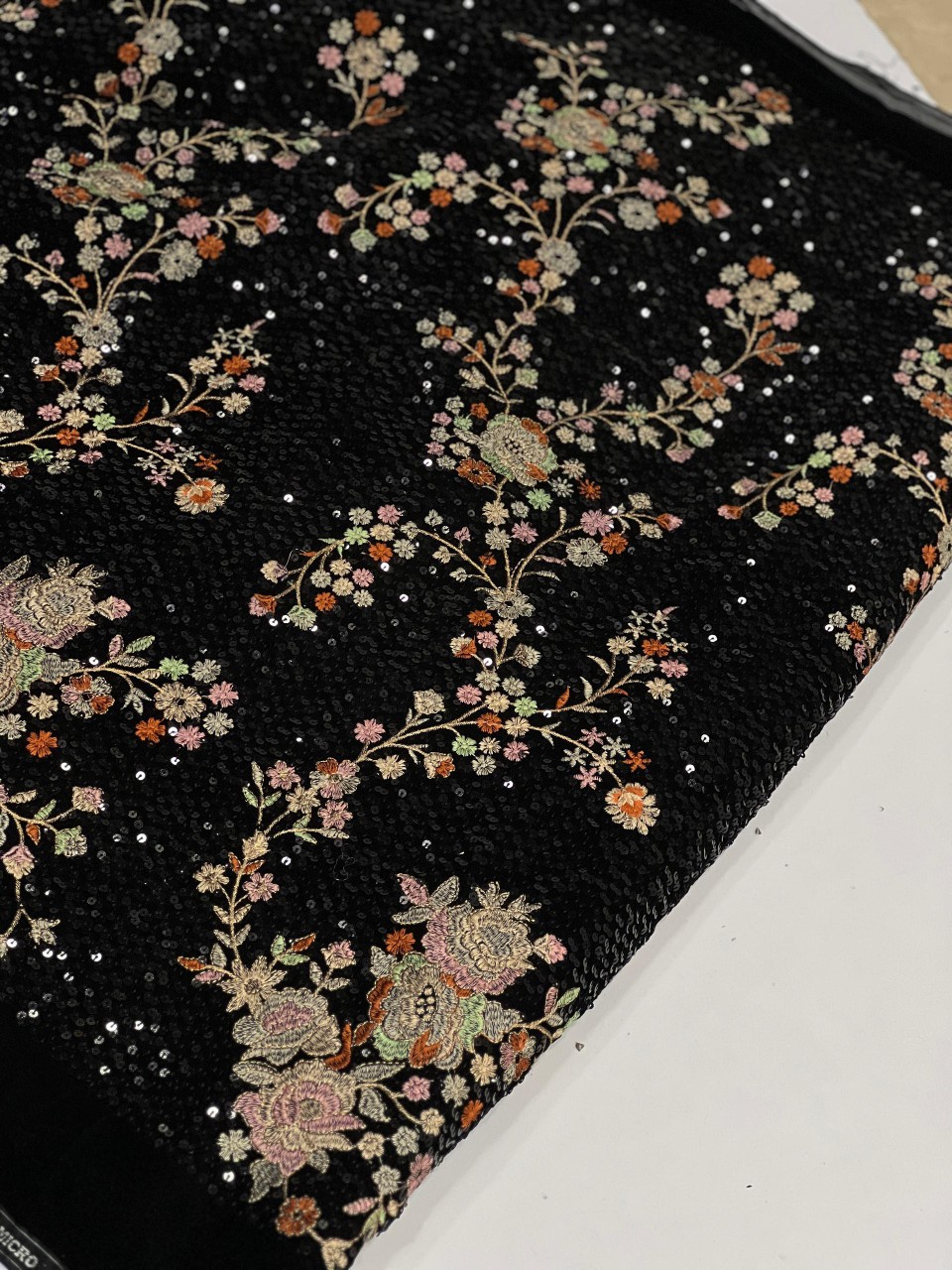 خرید و قیمت پارچه مخمل سوزندوزی شیک و مجلسی فروش فقط متری