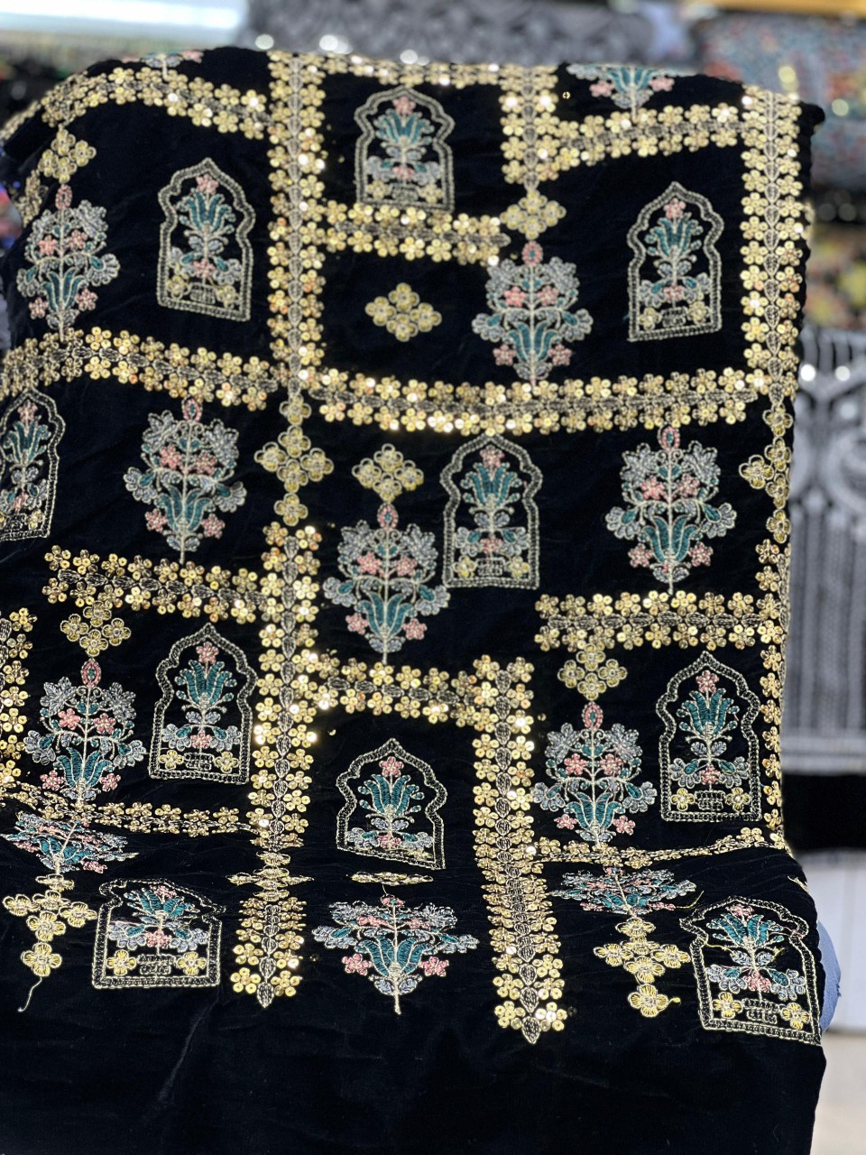 خرید و قیمت پارچه مخمل سوزندوزی شیک و مجلسی فروش فقط متری