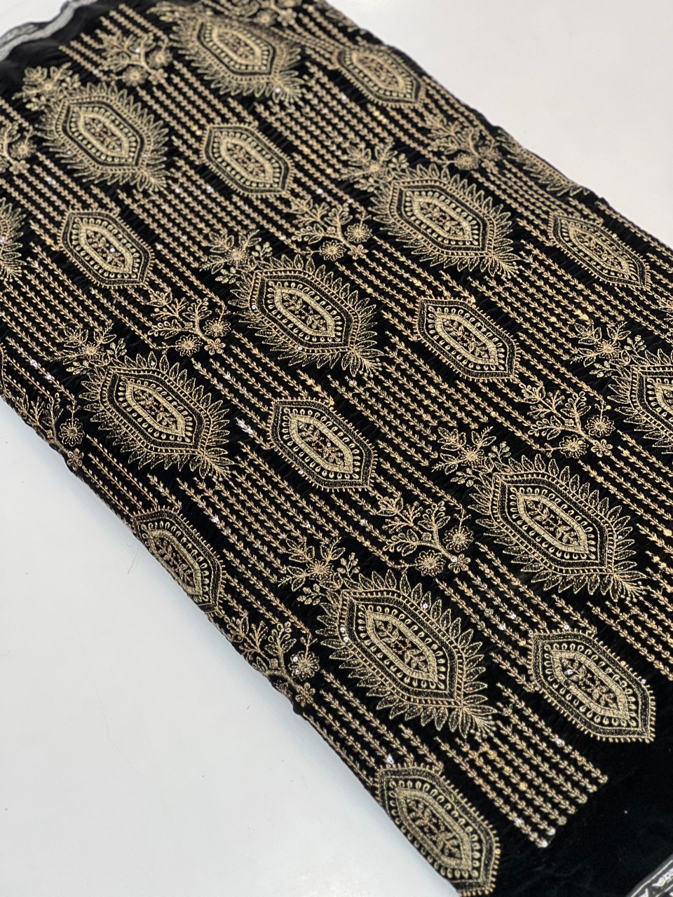 قیمت پارچه مخمل سوزندوزی شیک و مجلسی فروش فقط متری