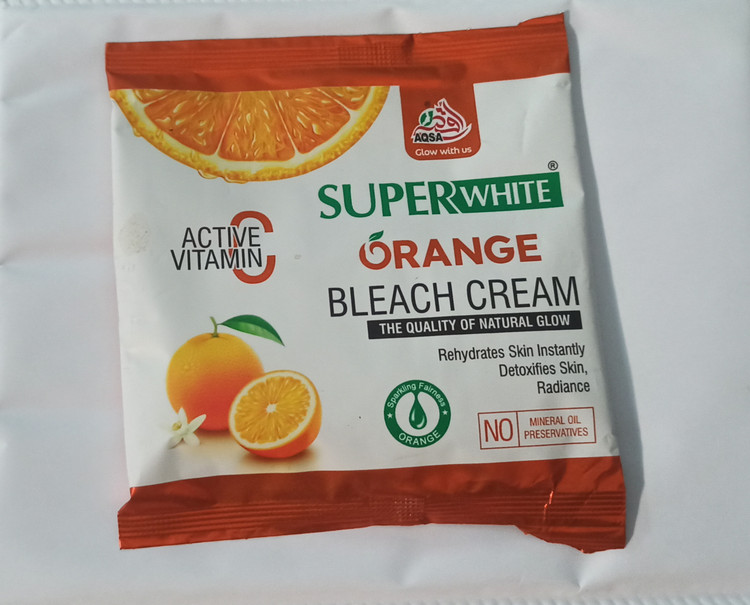 سفارش اینترنتی کرم بی رنگ کننده و سفیدکننده بسیار عالی سوپرعالی با عصاره زردچوبه، ویتامین سی و برنج