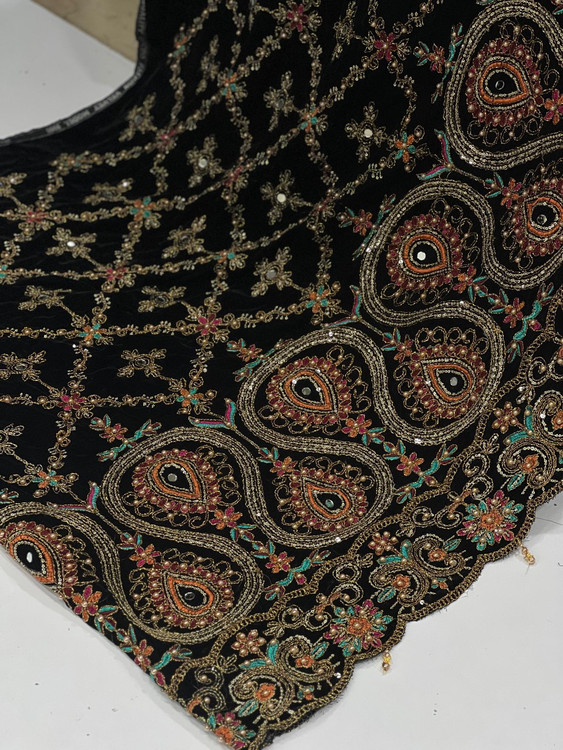خرید پارچه مخمل سوزندوزی سنگین طرح طاووسی – مناسب لباس مجلسی و مانتو