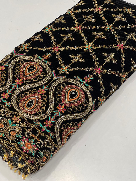 سفارش آنلاین پارچه مخمل سوزندوزی سنگین طرح طاووسی – مناسب لباس مجلسی و مانتو