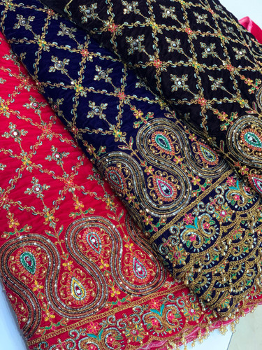 قیمت پارچه مخمل سوزندوزی سنگین طرح طاووسی – مناسب لباس مجلسی و مانتو